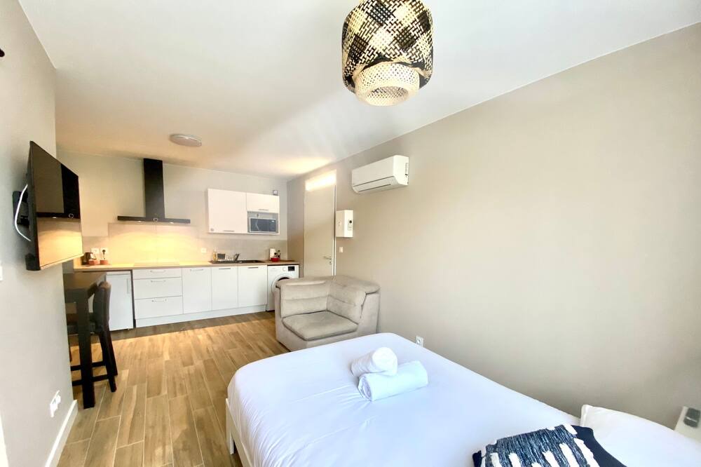 Photo of Bedroom in Arenes Romaines - Saint-Martin-du-Touch