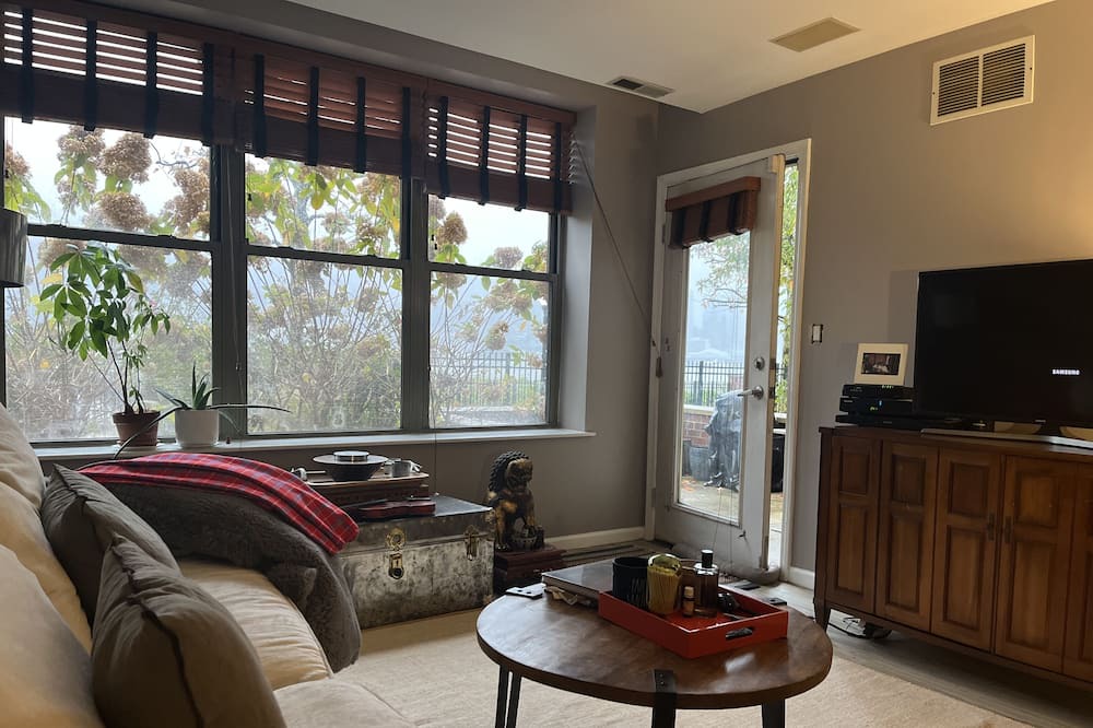 Photo of Livingroom in West New York