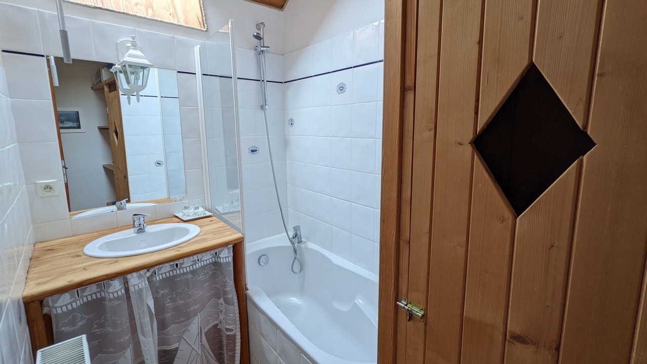 Photo of Bathroom in La Chapelle-de-Brain