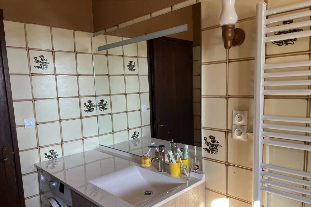 Photo of Bathroom in Villefranche-de-Rouergue