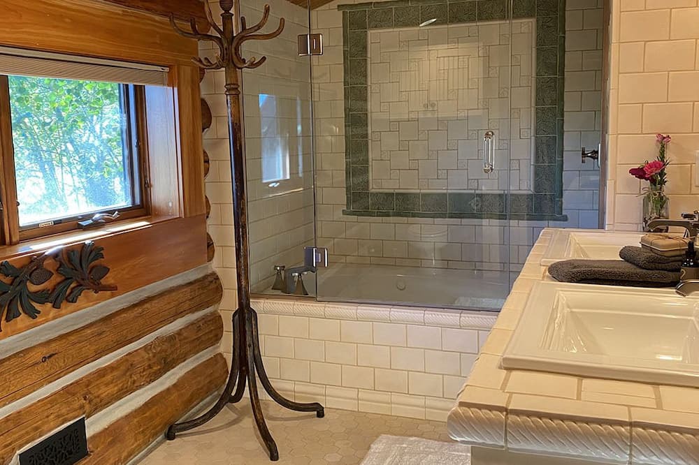 Photo of Bathroom in Roberts