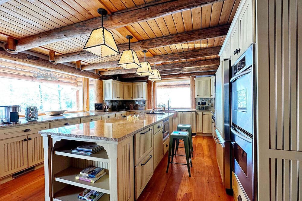 Photo of Others in Roberts