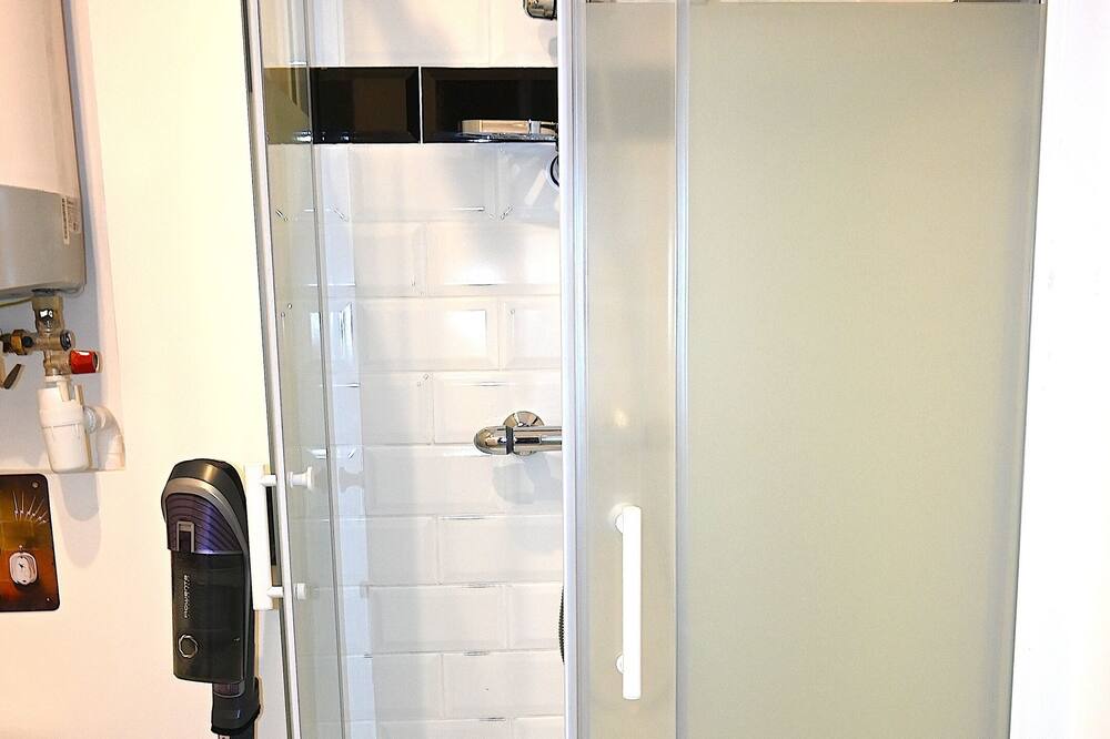 Photo of Bathroom in Villeneuve-sous-Dammartin