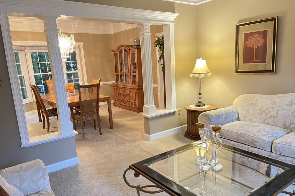 Photo of Livingroom in North Potomac