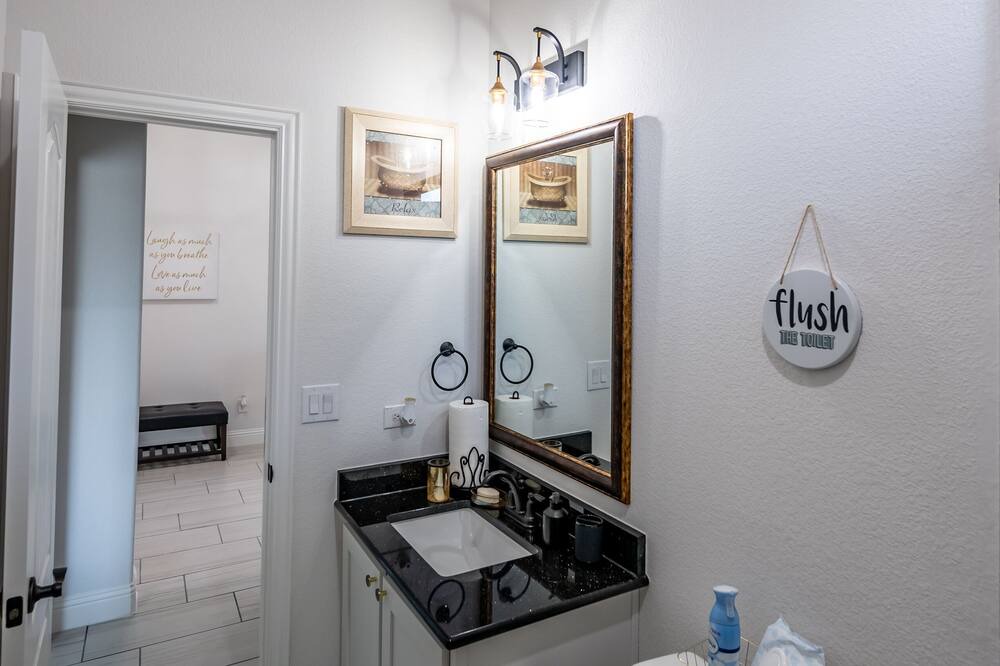 Photo of Bathroom in Royse City