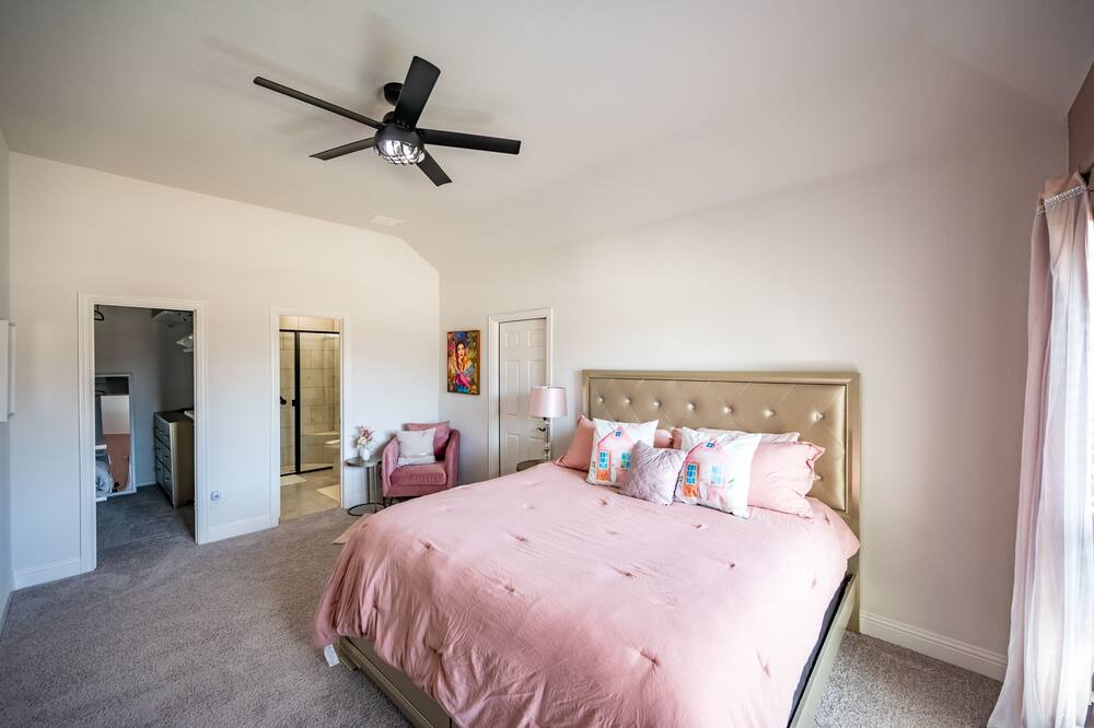 Photo of Bedroom in Royse City