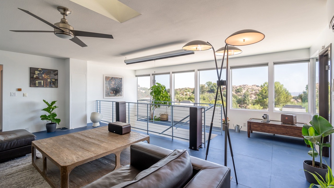 Photo of Livingroom in Canoga Park