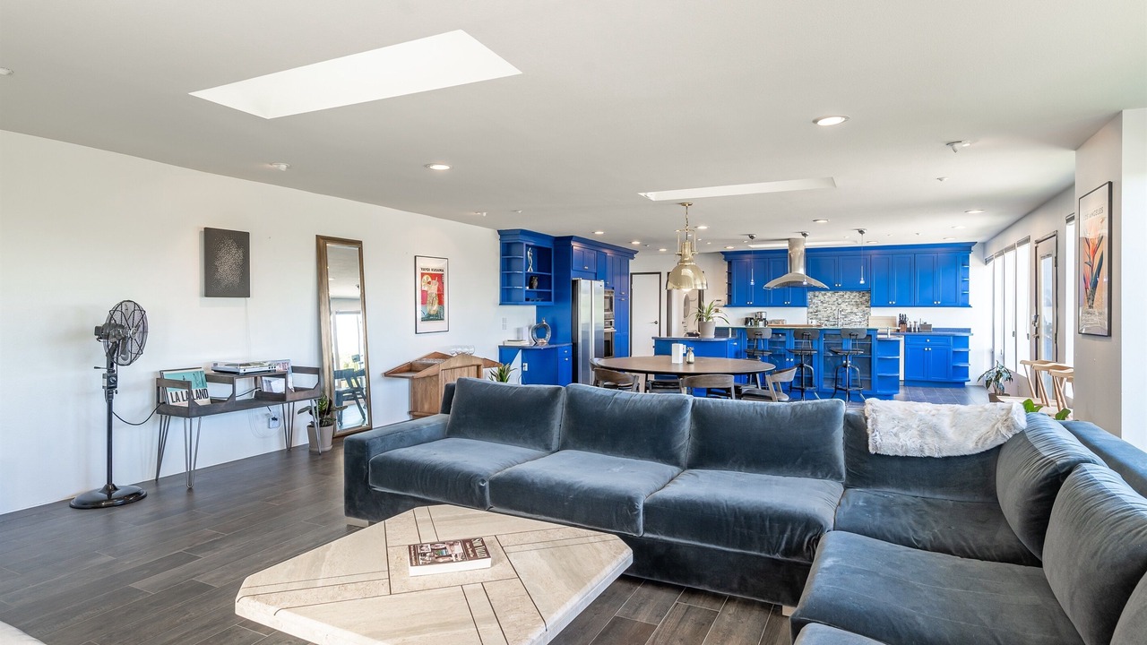 Photo of Livingroom in Canoga Park