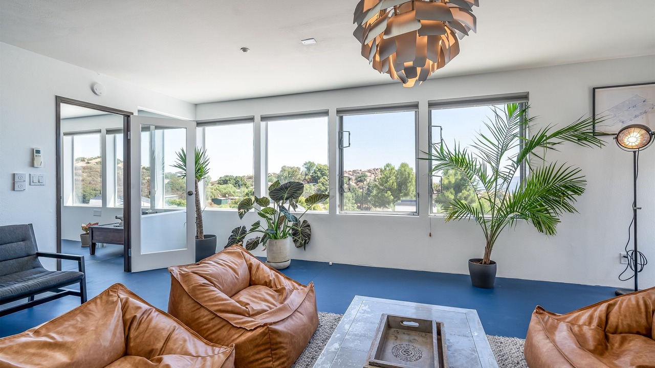 Photo of Livingroom in Canoga Park