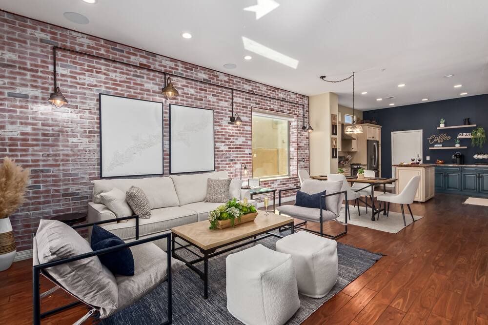 Photo of Livingroom in Legend Trail