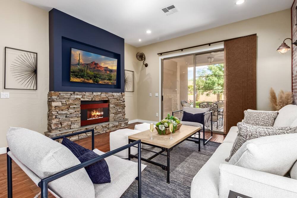Photo of Livingroom in Legend Trail