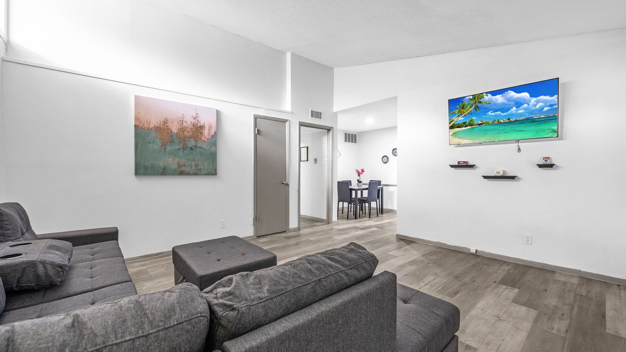 Photo of Livingroom in Junius Heights