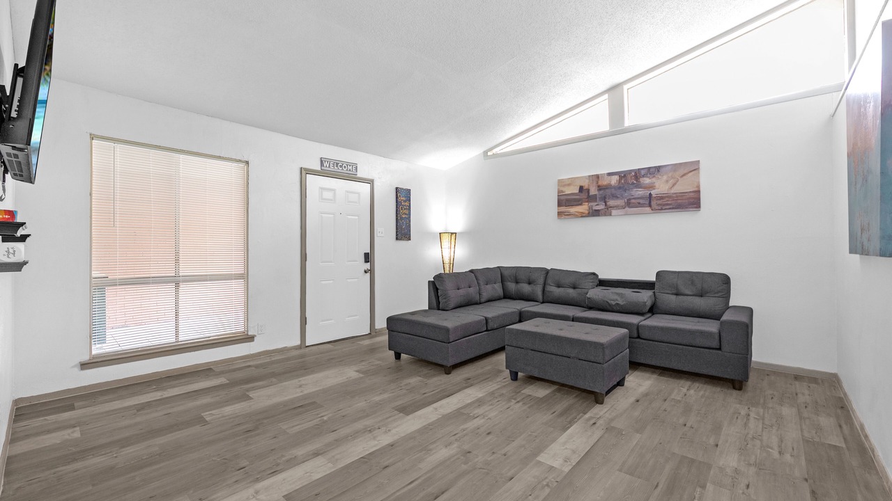 Photo of Livingroom in Junius Heights