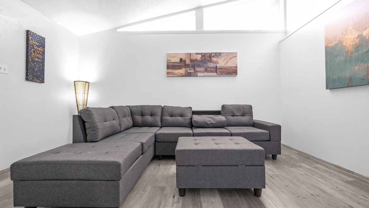 Photo of Livingroom in Junius Heights