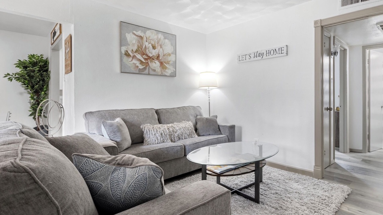 Photo of Livingroom in Junius Heights
