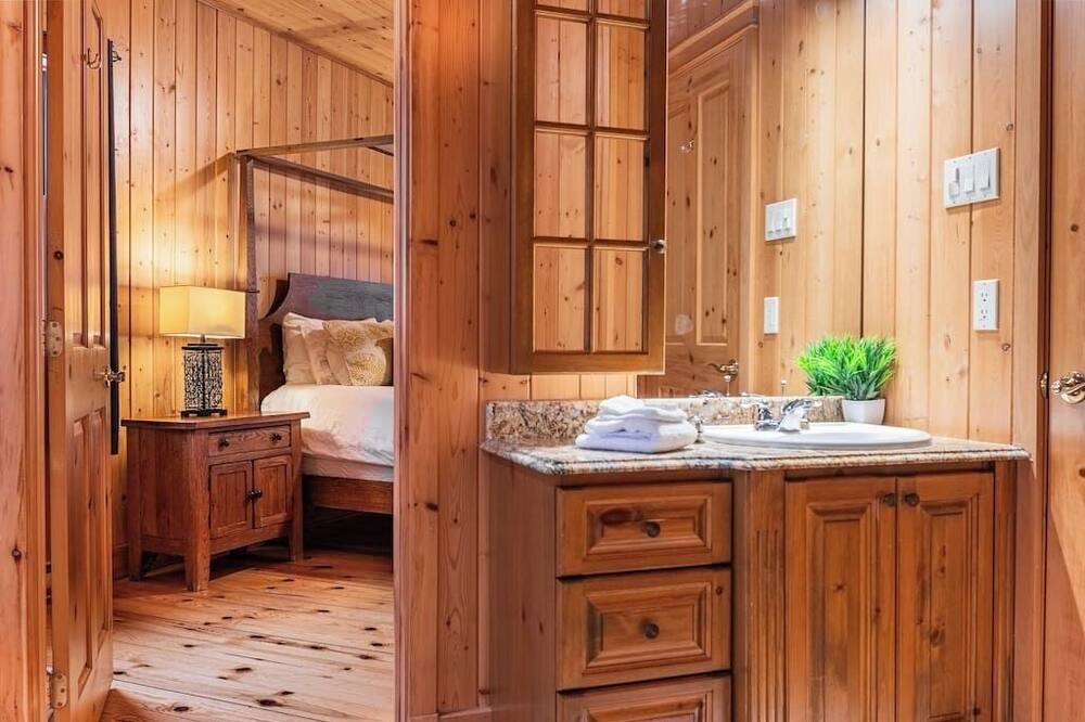 Photo of Bathroom in Fiddler Lake Resort