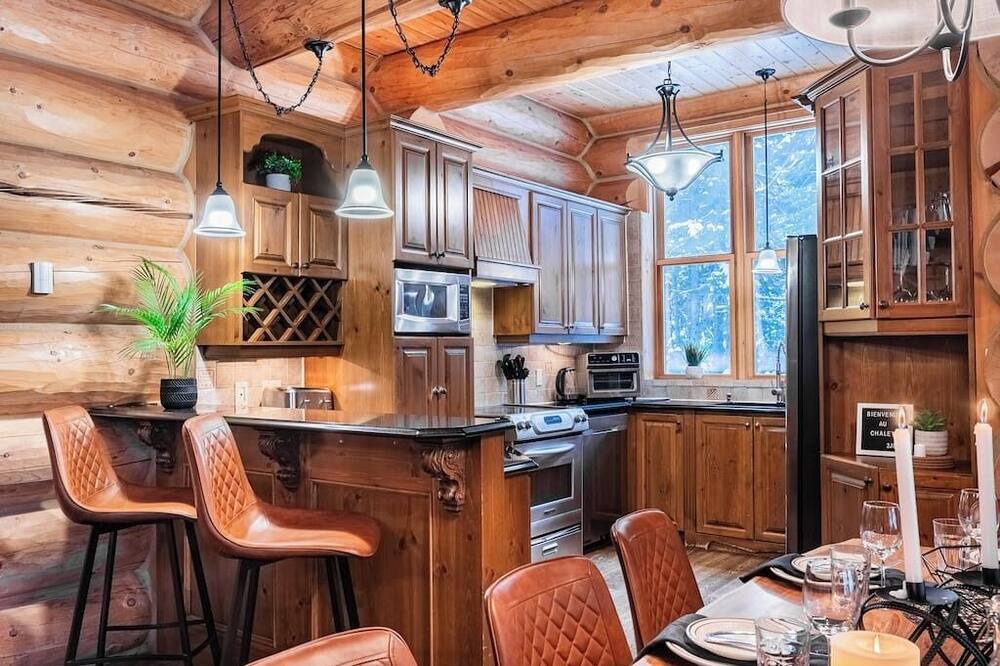 Photo of Kitchen in Fiddler Lake Resort