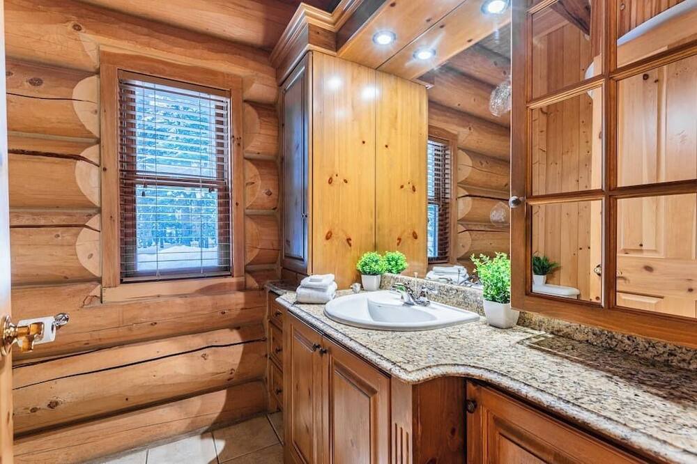 Photo of Bathroom in Fiddler Lake Resort