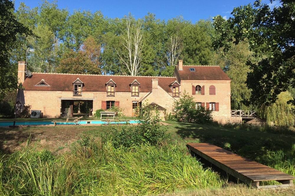 Photo of Outdoor in La Ferte-Saint-Aubin