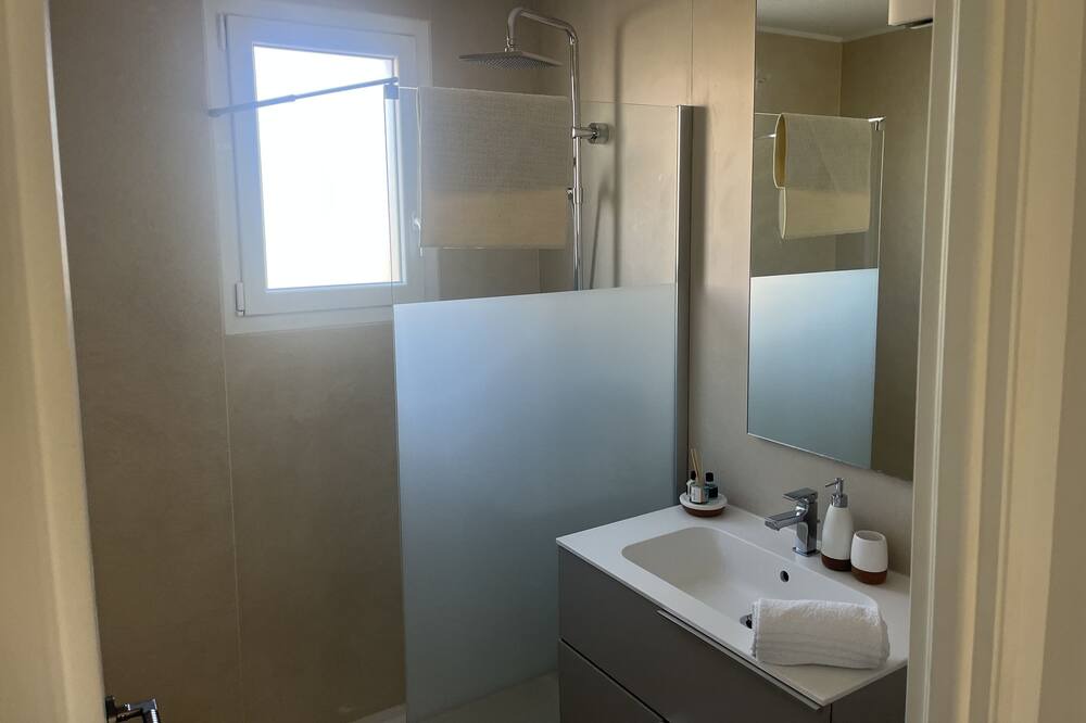 Photo of Bathroom in Juvignac