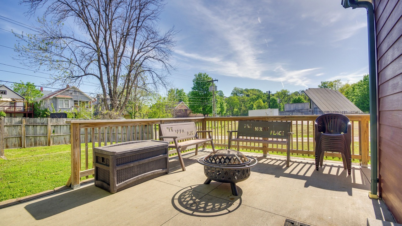 Photo of Others in Hermann