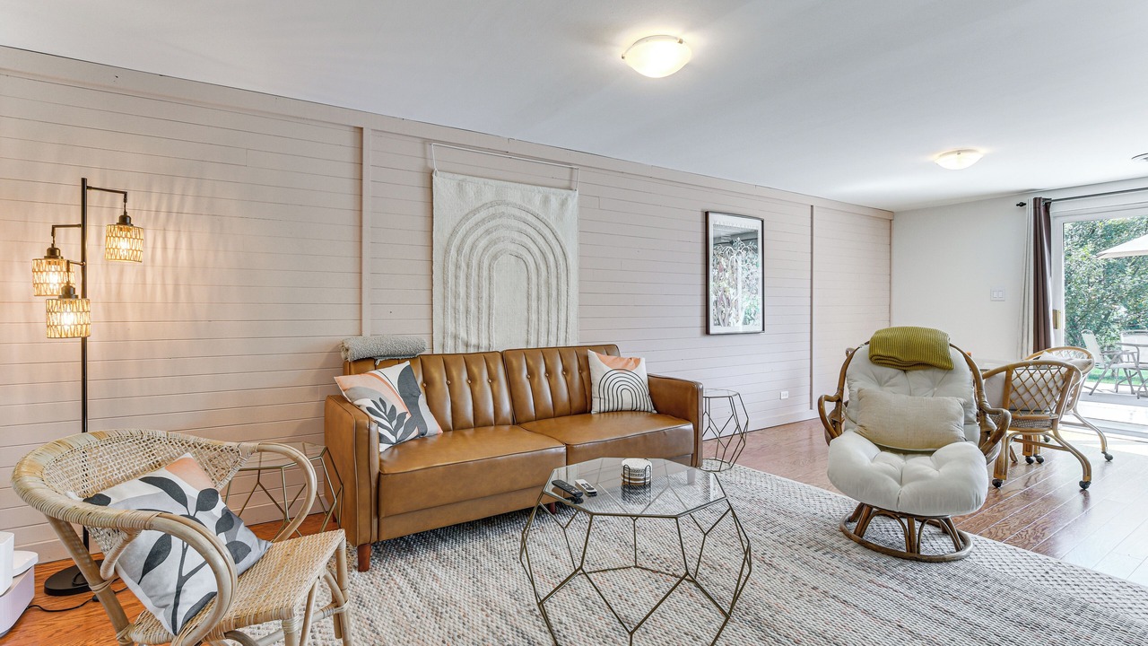 Photo of Livingroom in Glen Ellyn