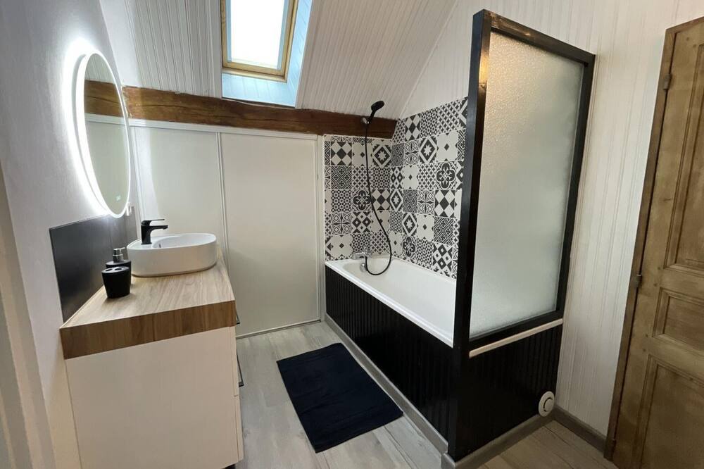 Photo of Bathroom in Manthelan