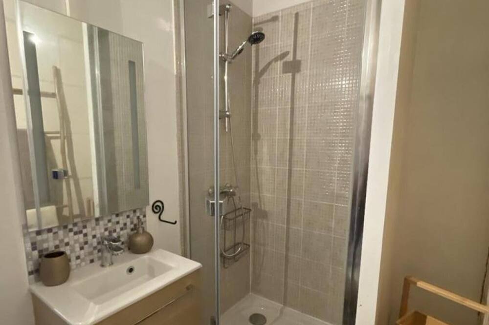 Photo of Bathroom in Manthelan