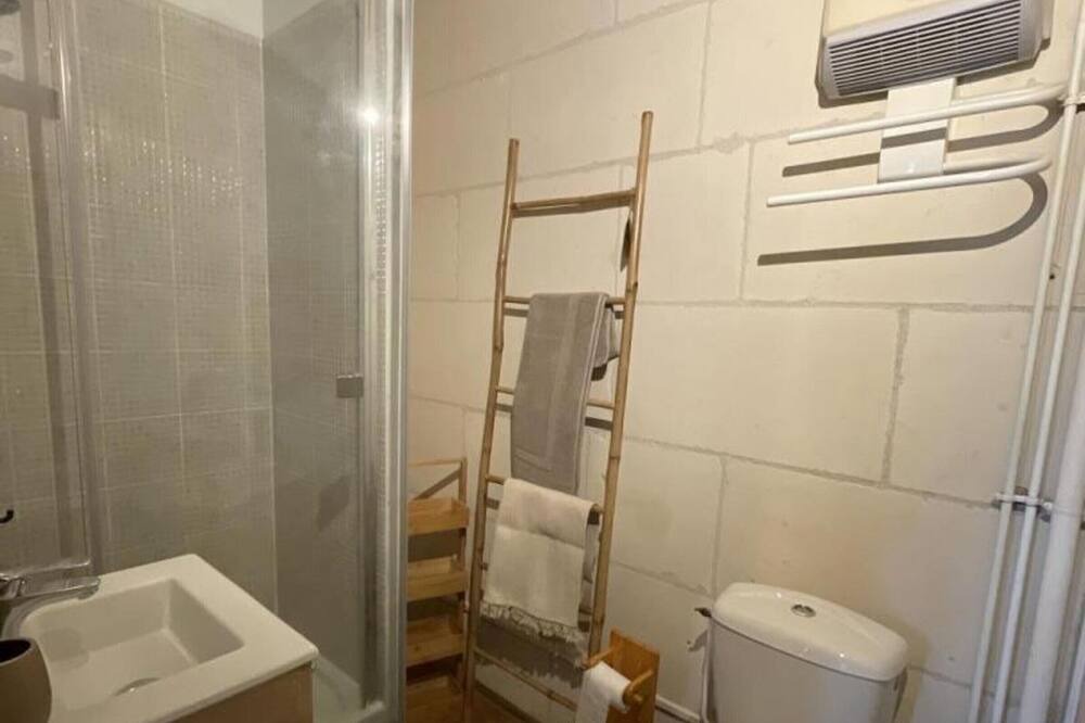 Photo of Bathroom in Manthelan