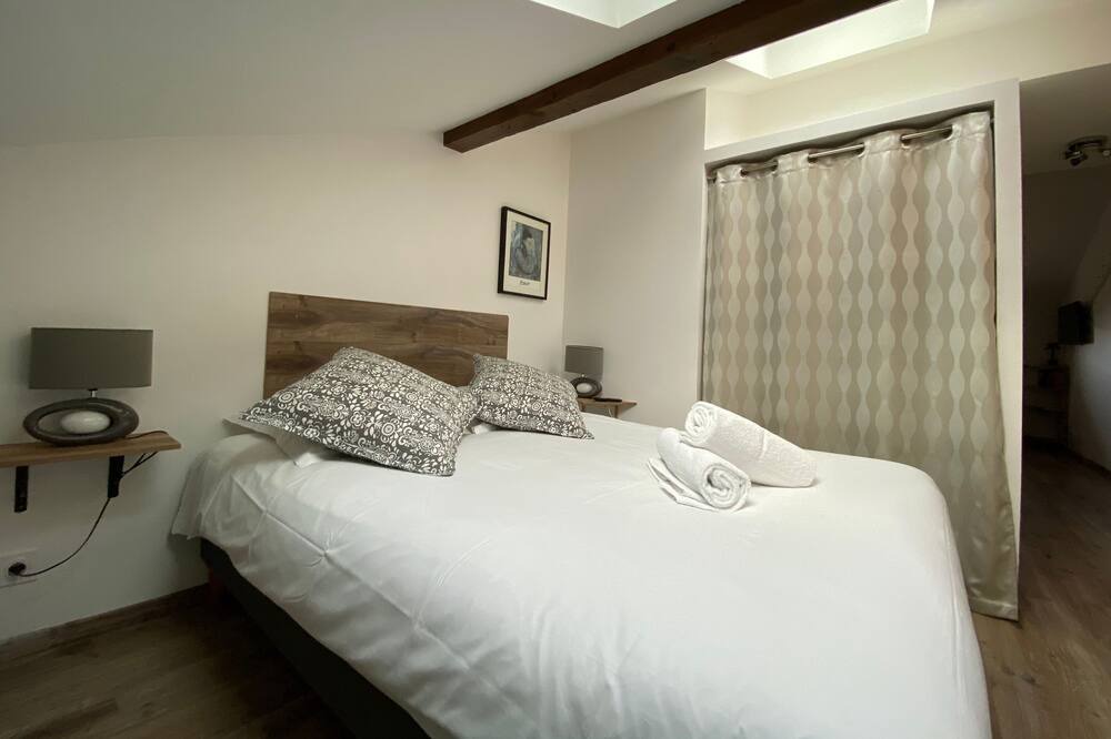 Photo of Bedroom in Bonnefoy-Roseraie-Gramont