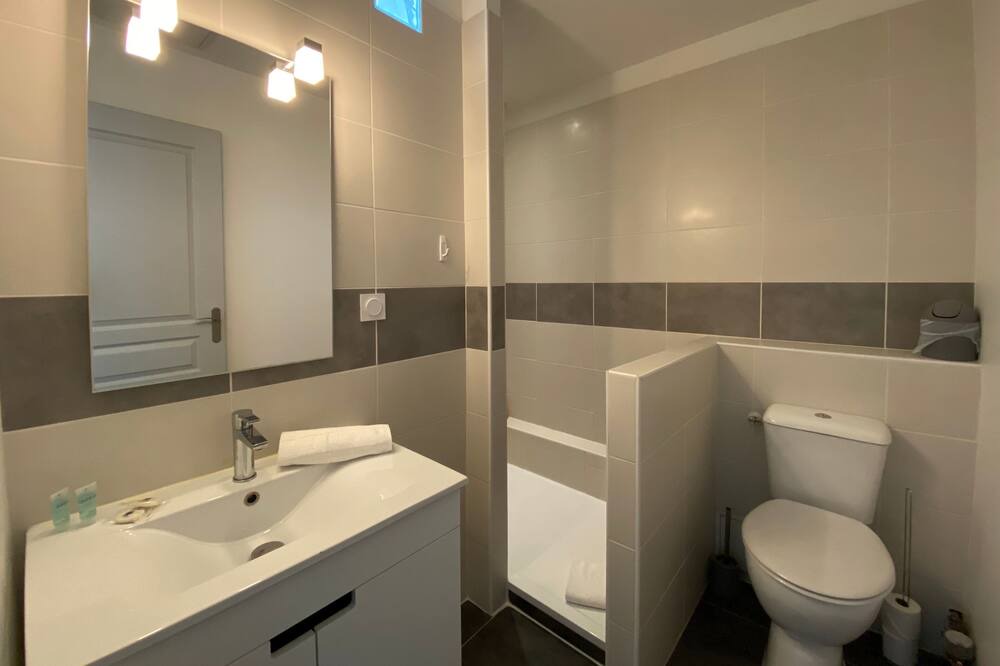 Photo of Bathroom in Bonnefoy-Roseraie-Gramont