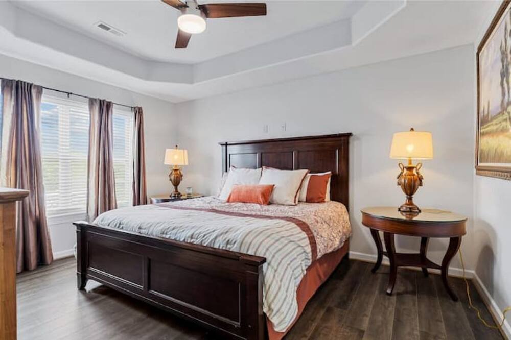 Photo of Bedroom in Blue Eye