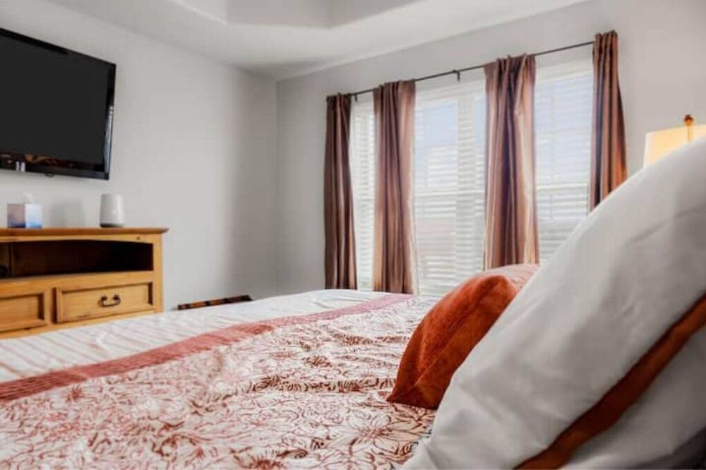 Photo of Bedroom in Blue Eye