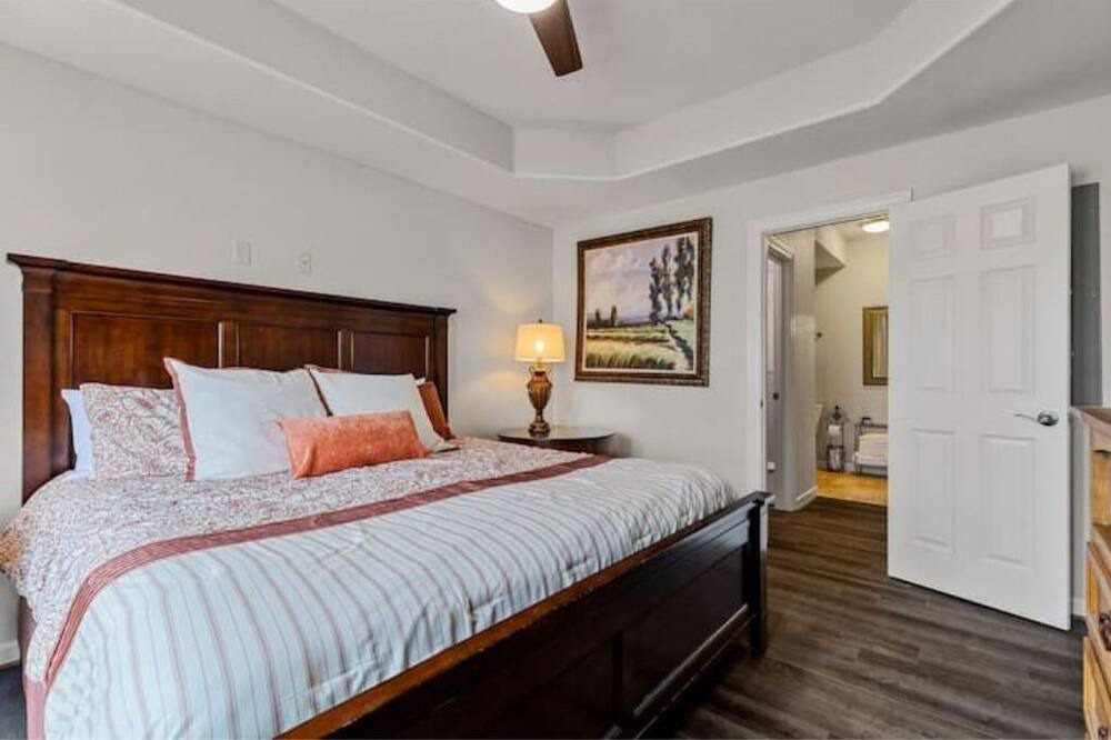 Photo of Bedroom in Blue Eye