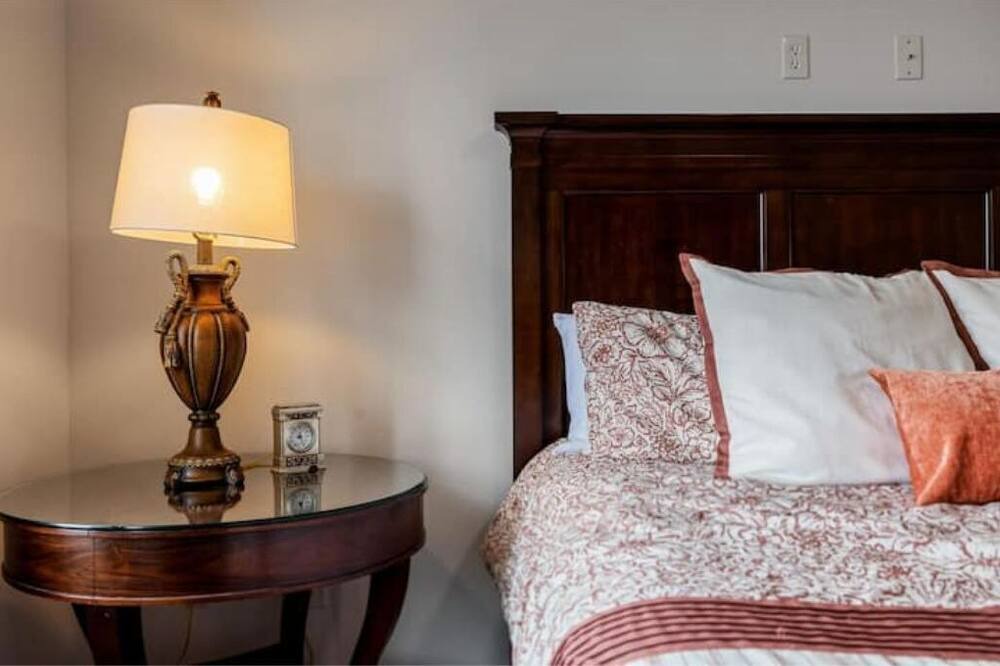 Photo of Bedroom in Blue Eye