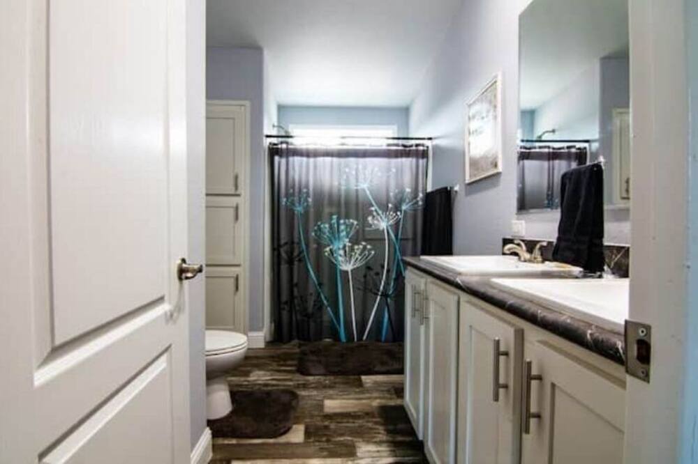 Photo of Bathroom in Camp Verde