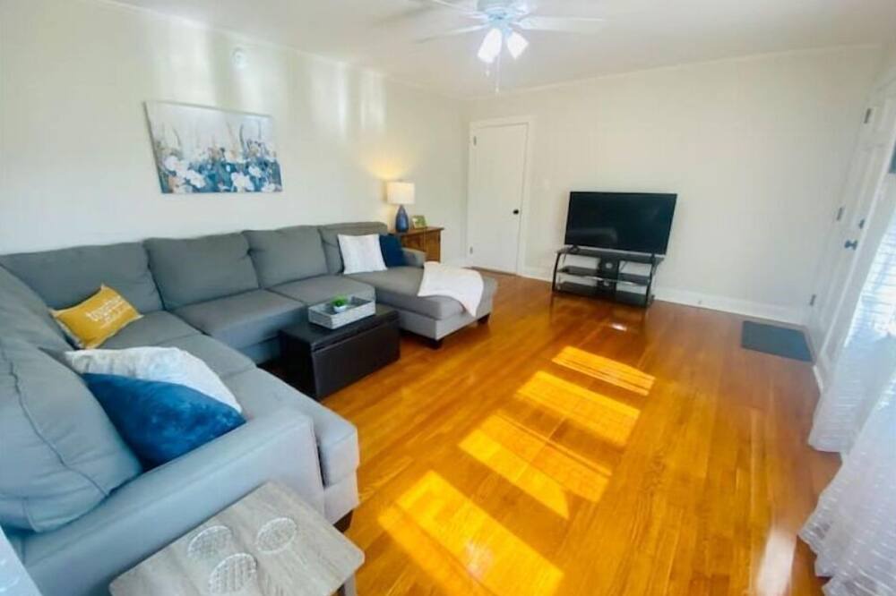 Photo of Livingroom in Newton