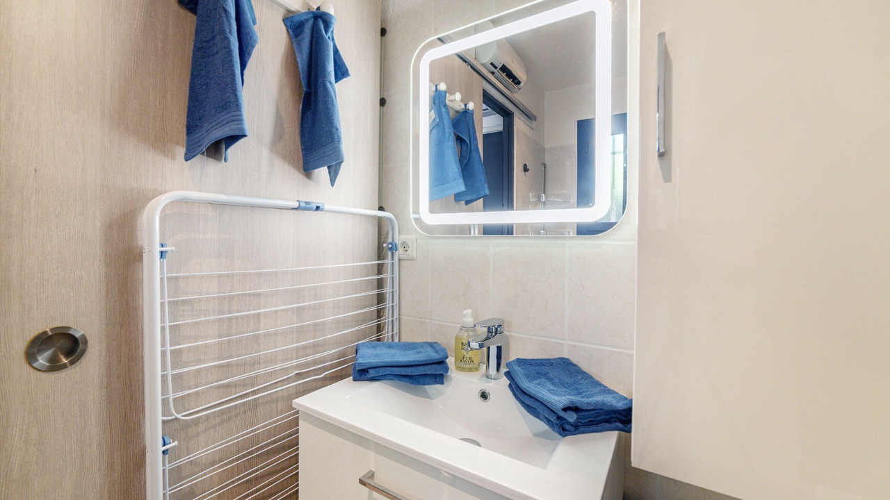 Photo of Bathroom in Les Hauts de Canet
