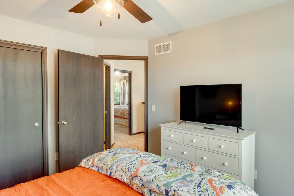 Photo of Bedroom in De Forest