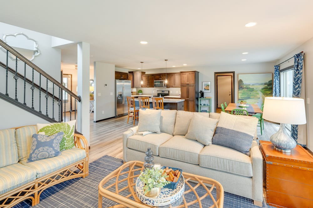 Photo of Others in De Forest