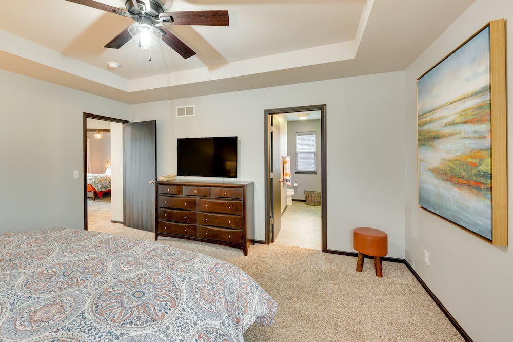 Photo of Bedroom in De Forest