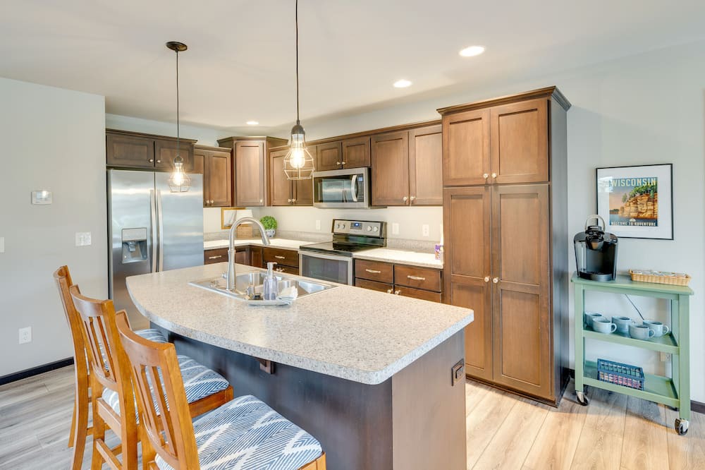 Photo of Others in De Forest