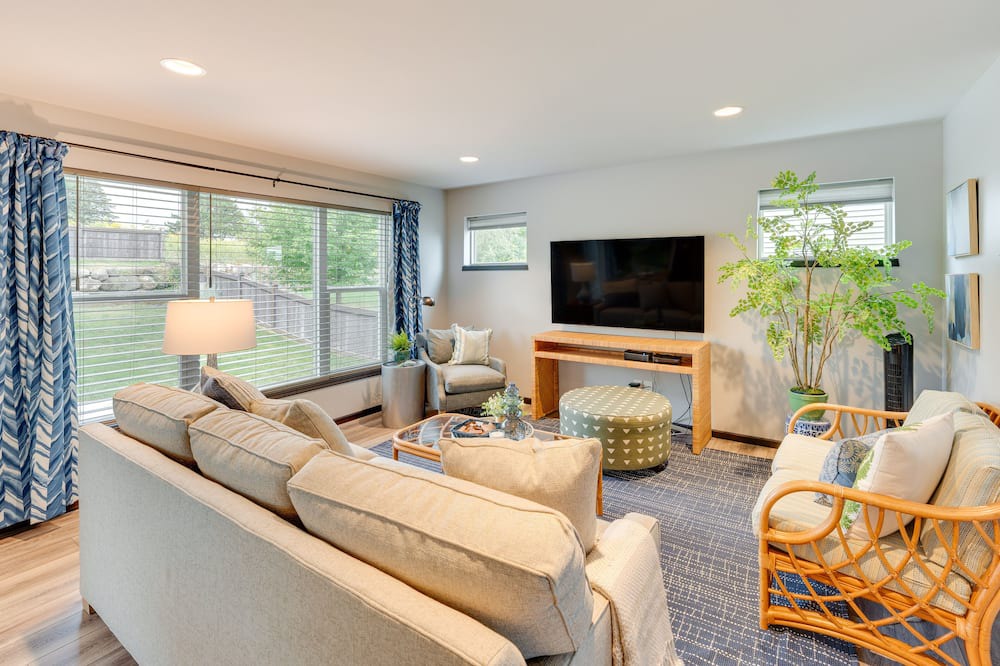 Photo of Bedroom in De Forest