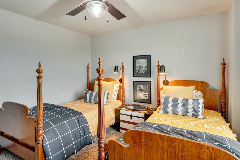 Photo of Bedroom in De Forest