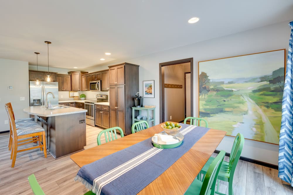 Photo of Bedroom in De Forest