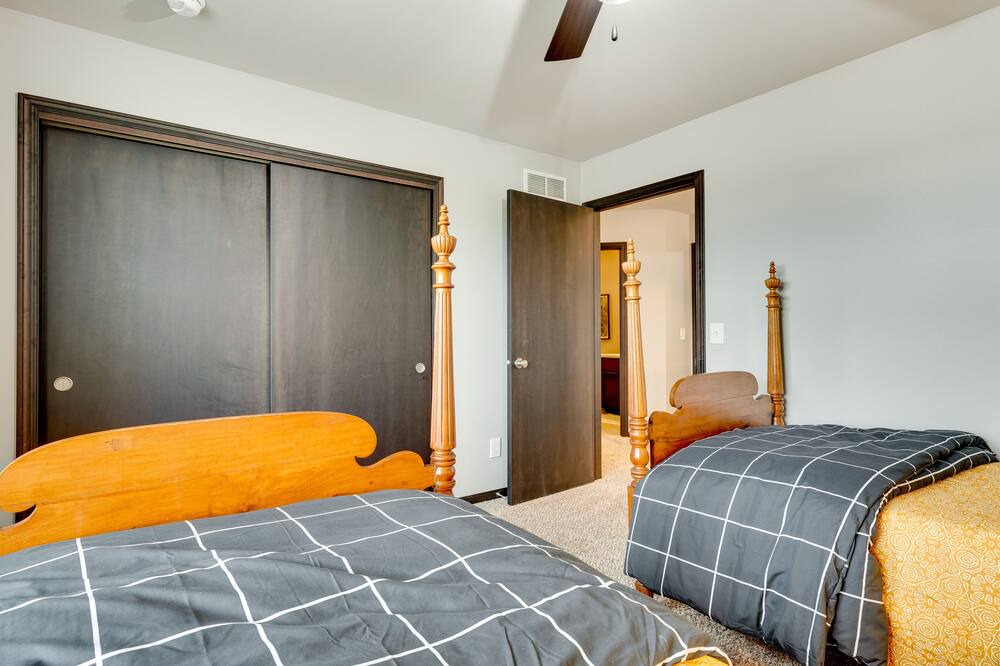 Photo of Bedroom in De Forest