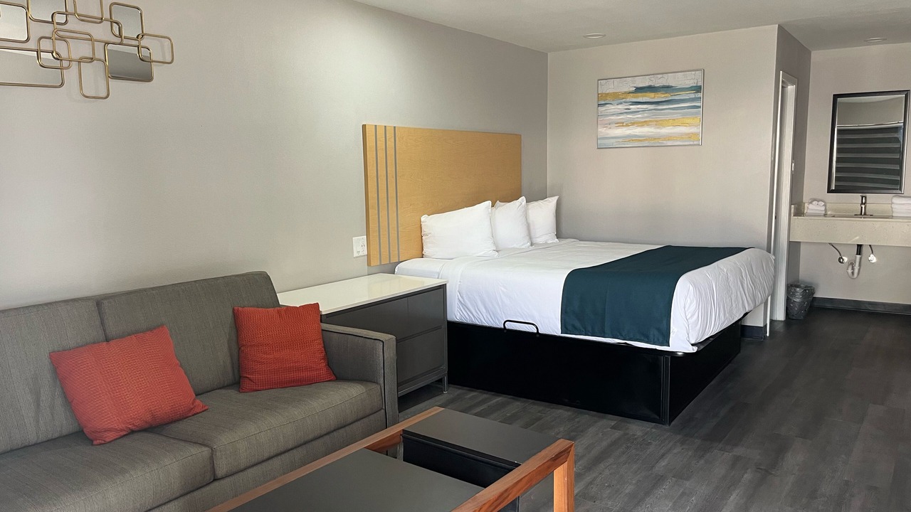 Photo of Bedroom in Uvalde