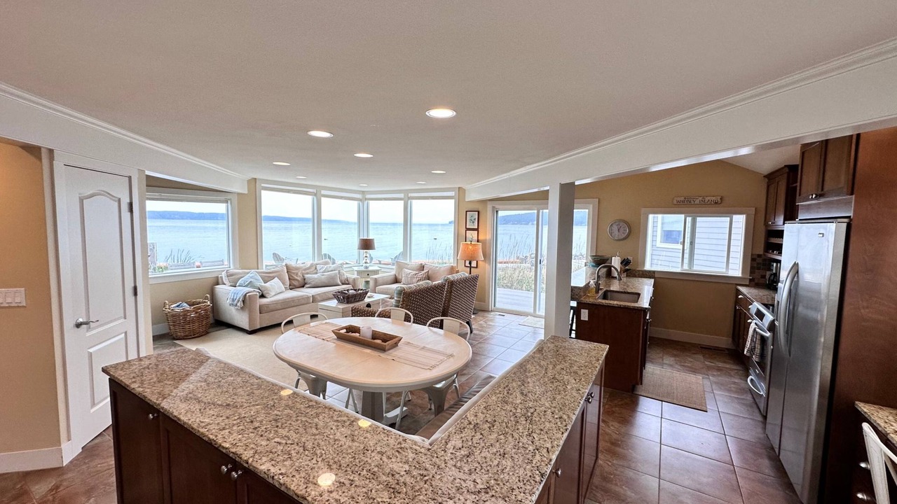 Photo of Livingroom in Langley
