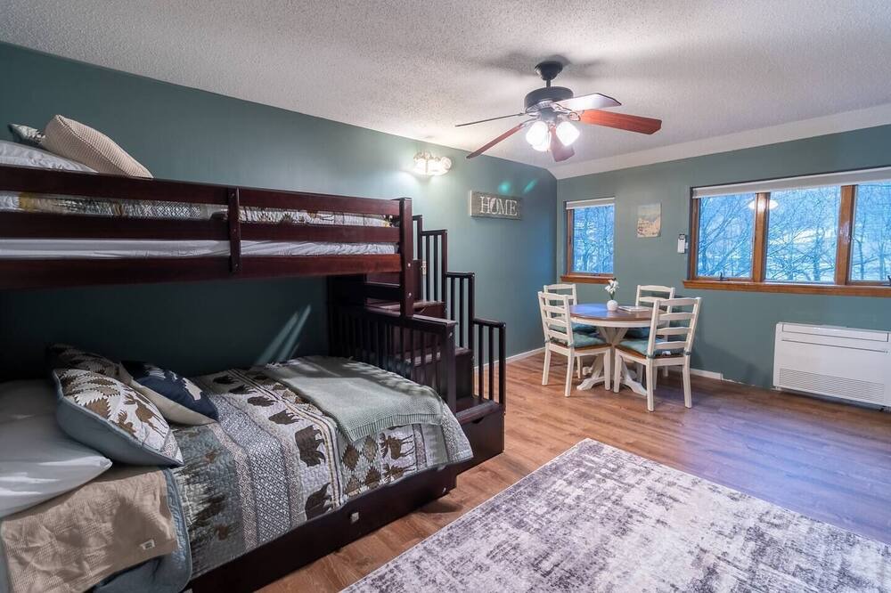 Photo of Others in Bartlett