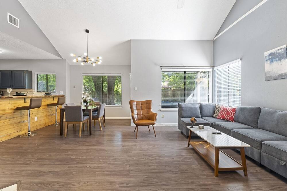 Photo of Livingroom in Wells Branch